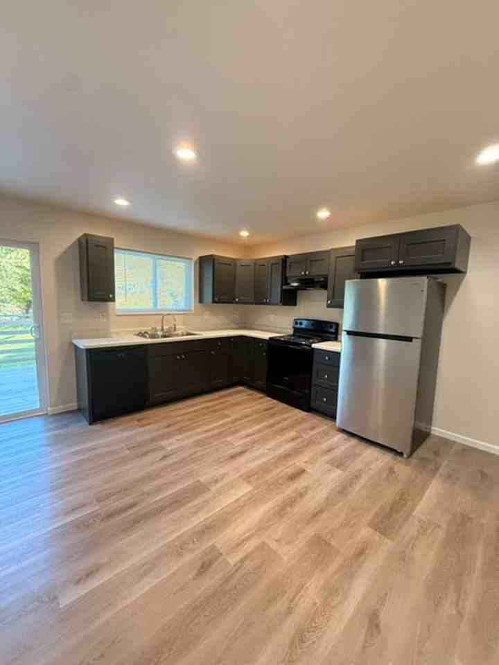 310 Brock Ave - Photo 2 of 9