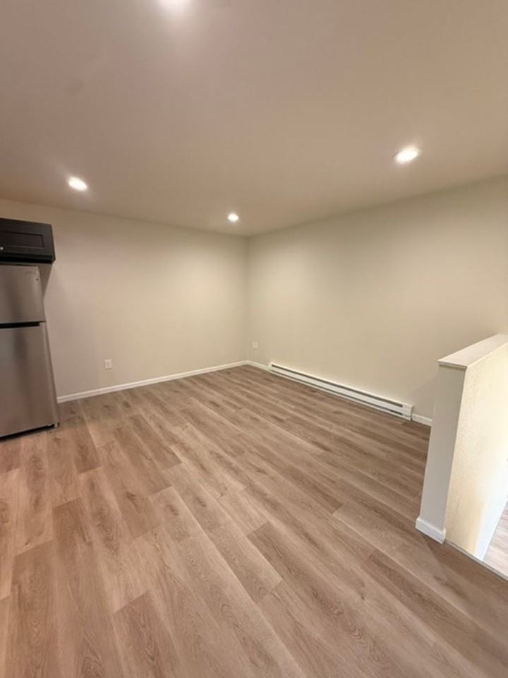 310 Brock Ave - Photo 3 of 9
