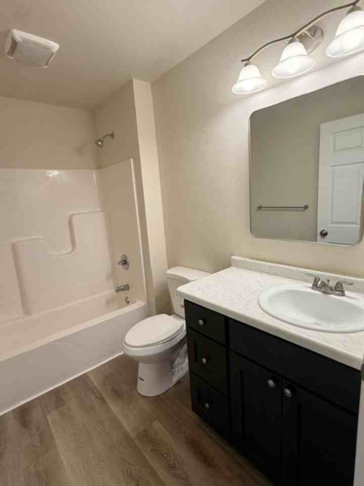 310 Brock Ave - Photo 5 of 9