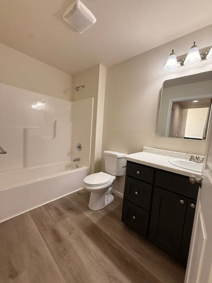 310 Brock Ave - Photo 7 of 9