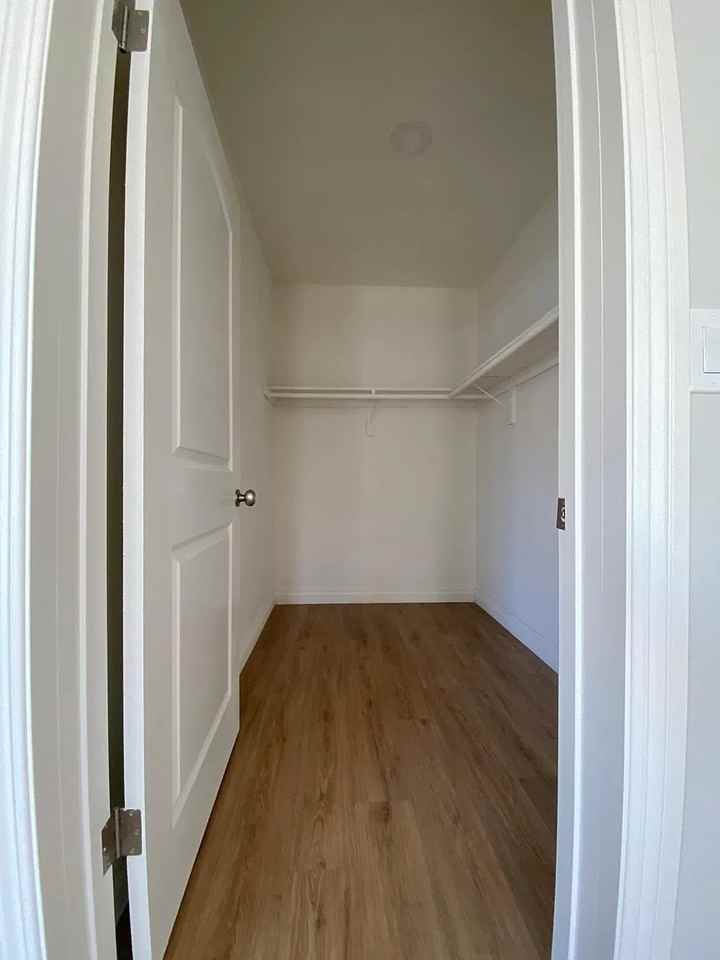 5542 Romaine Street - Photo 7 of 18