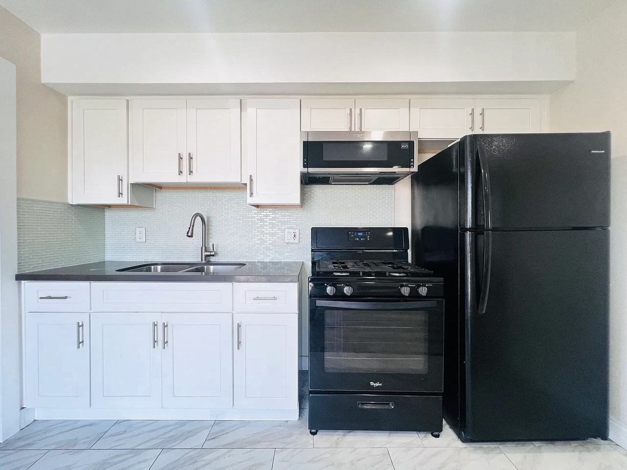 172 North Mariposa Avenue #C - Photo 3 of 16