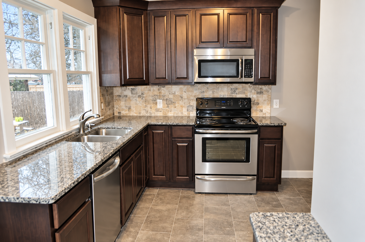 4040 Ruckle St - Photo 5 of 11