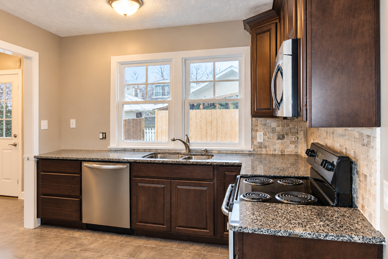 4040 Ruckle St - Photo 6 of 11