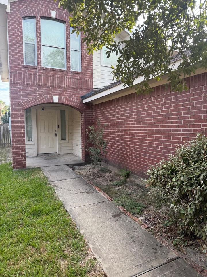 926 Sawgrass Ridge Ln - Photo 2 of 25
