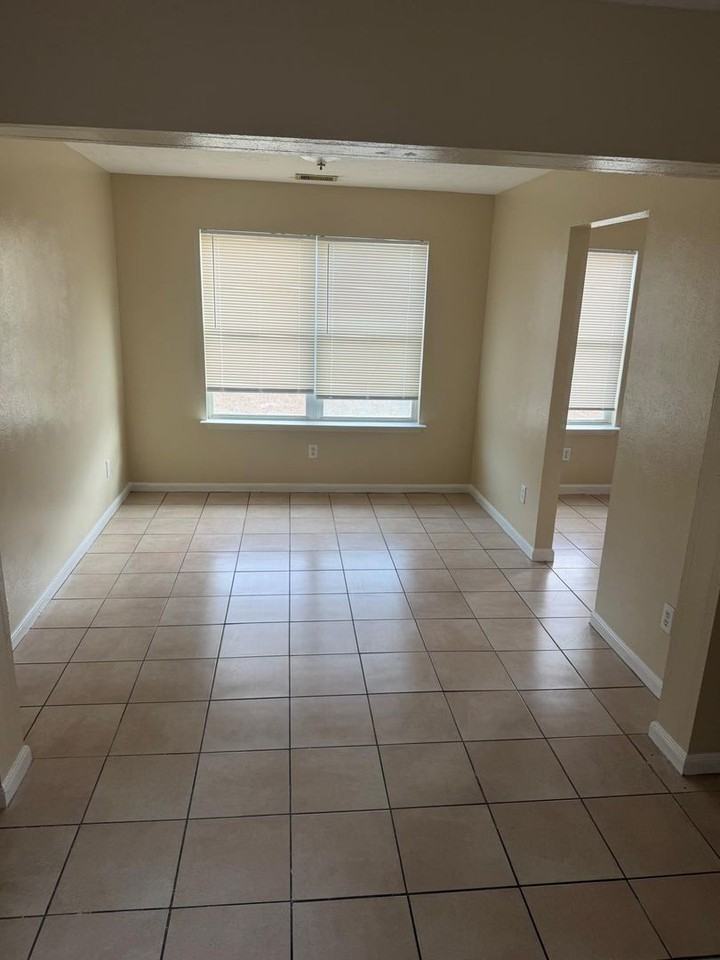 926 Sawgrass Ridge Ln - Photo 5 of 25