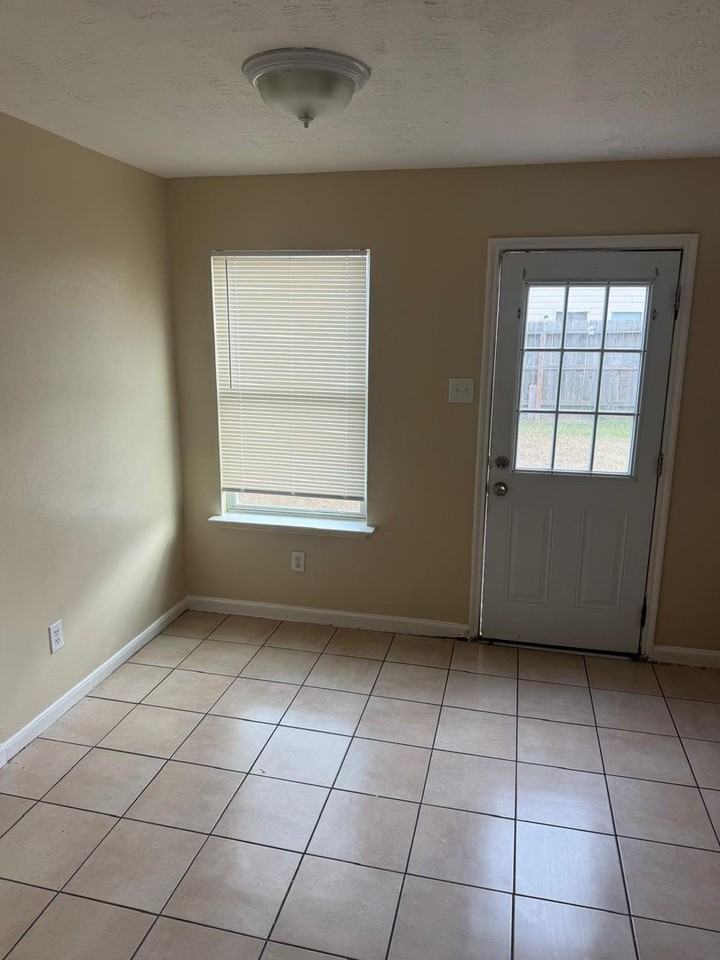 926 Sawgrass Ridge Ln - Photo 7 of 25