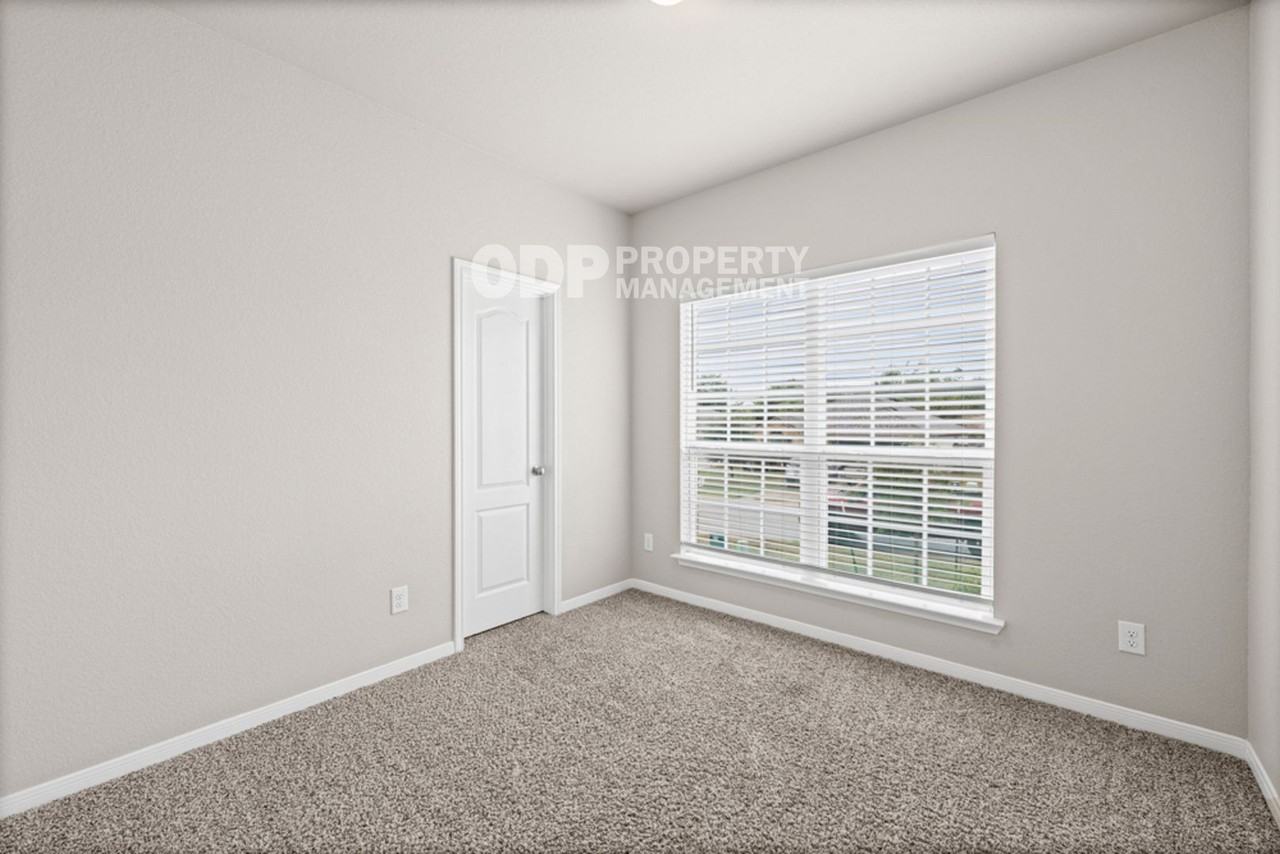 2324 Petersburg Ln - Photo 4 of 27