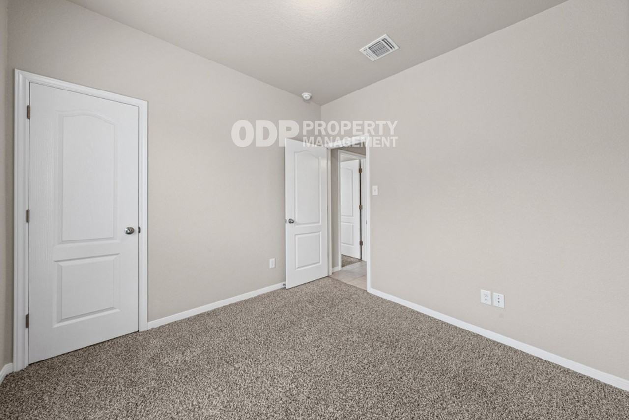 2324 Petersburg Ln - Photo 7 of 27