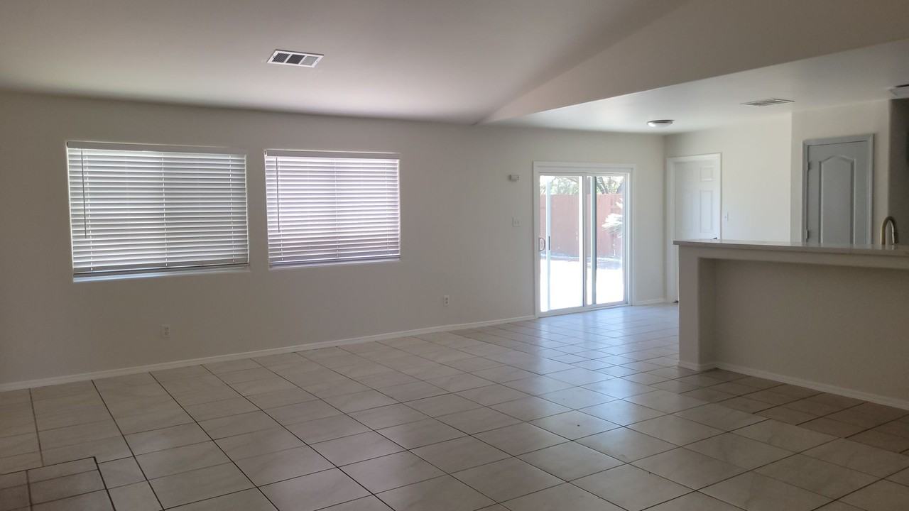 5806 Bridge Creek Ave - Photo 3 of 13