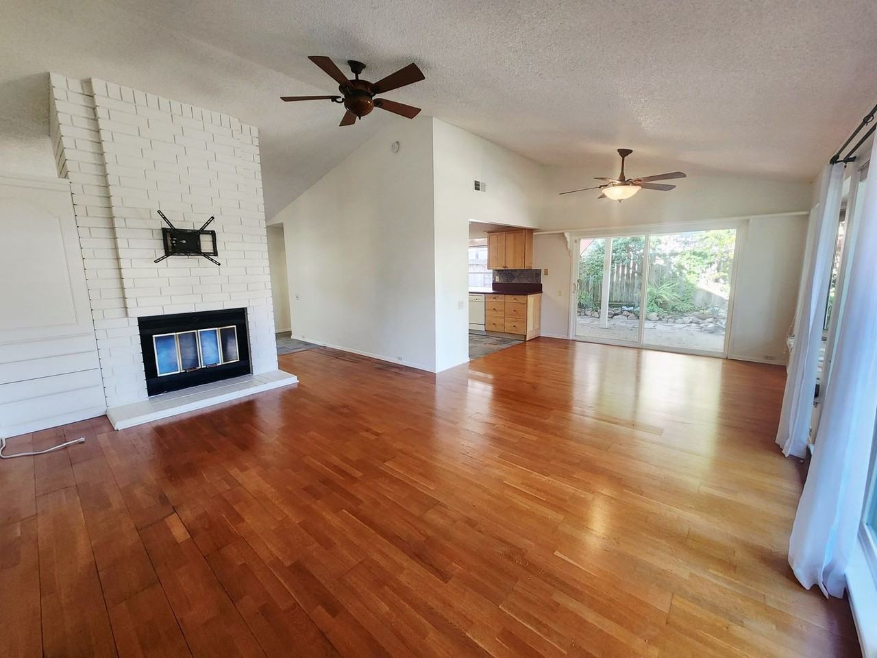 2913 Jade Cove Ct - Photo 4 of 30