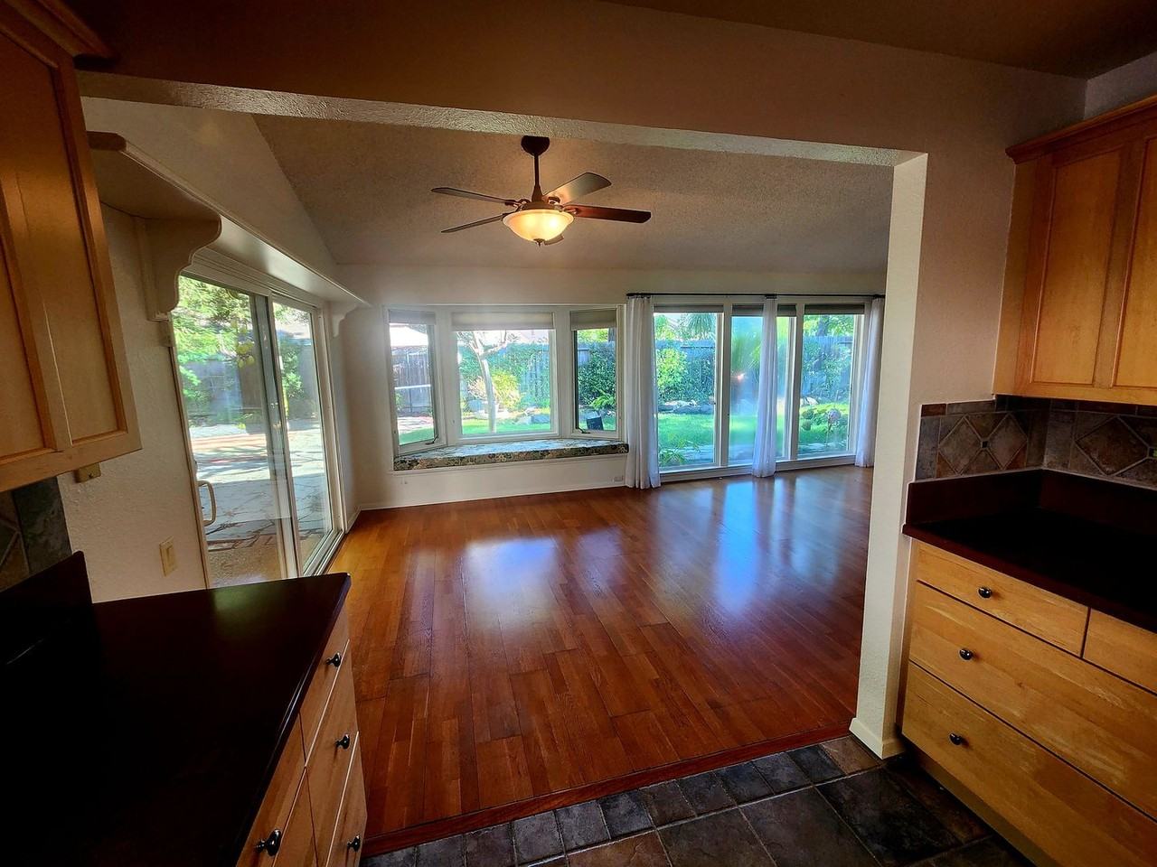 2913 Jade Cove Ct - Photo 5 of 30