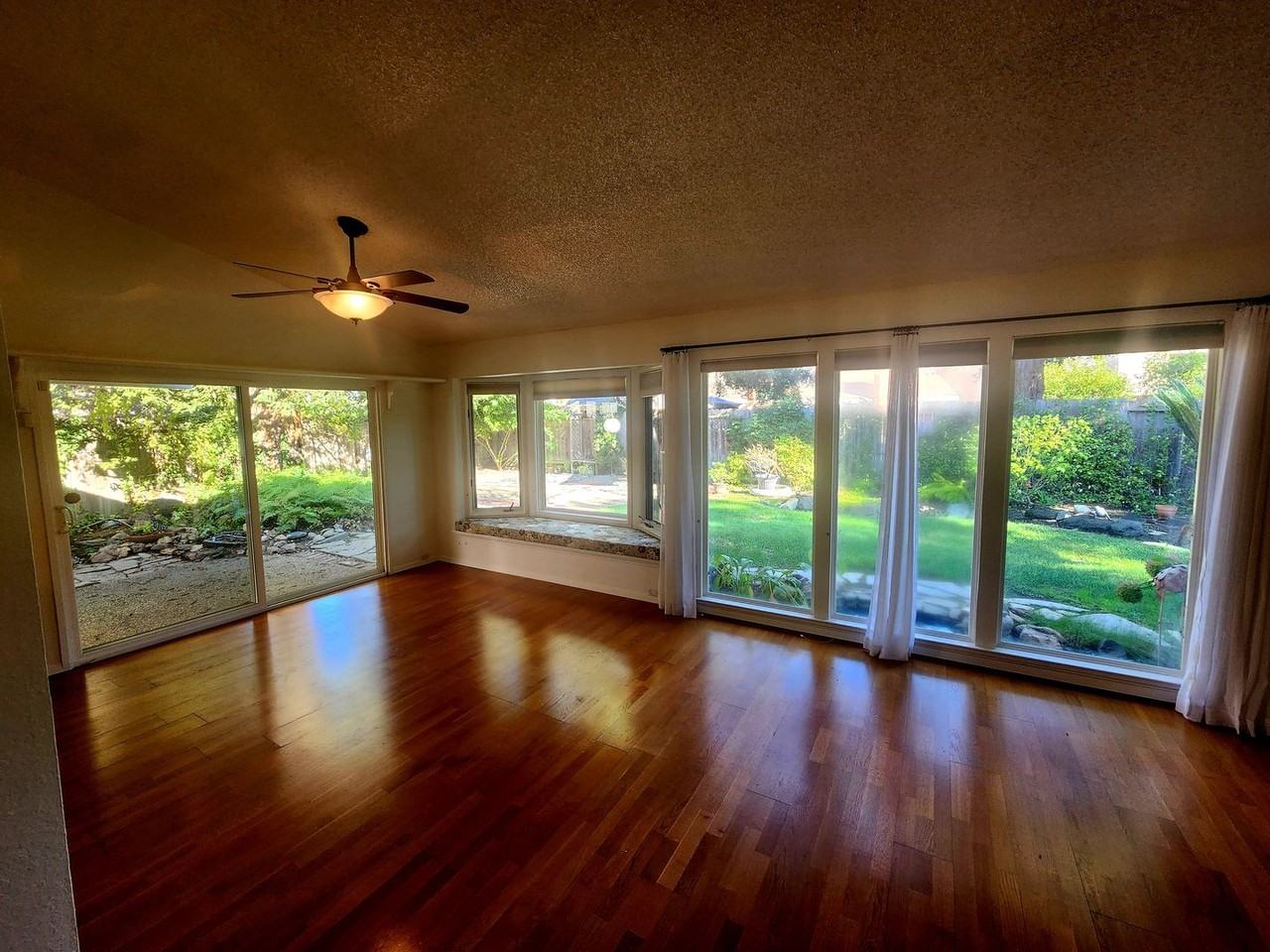 2913 Jade Cove Ct - Photo 6 of 30