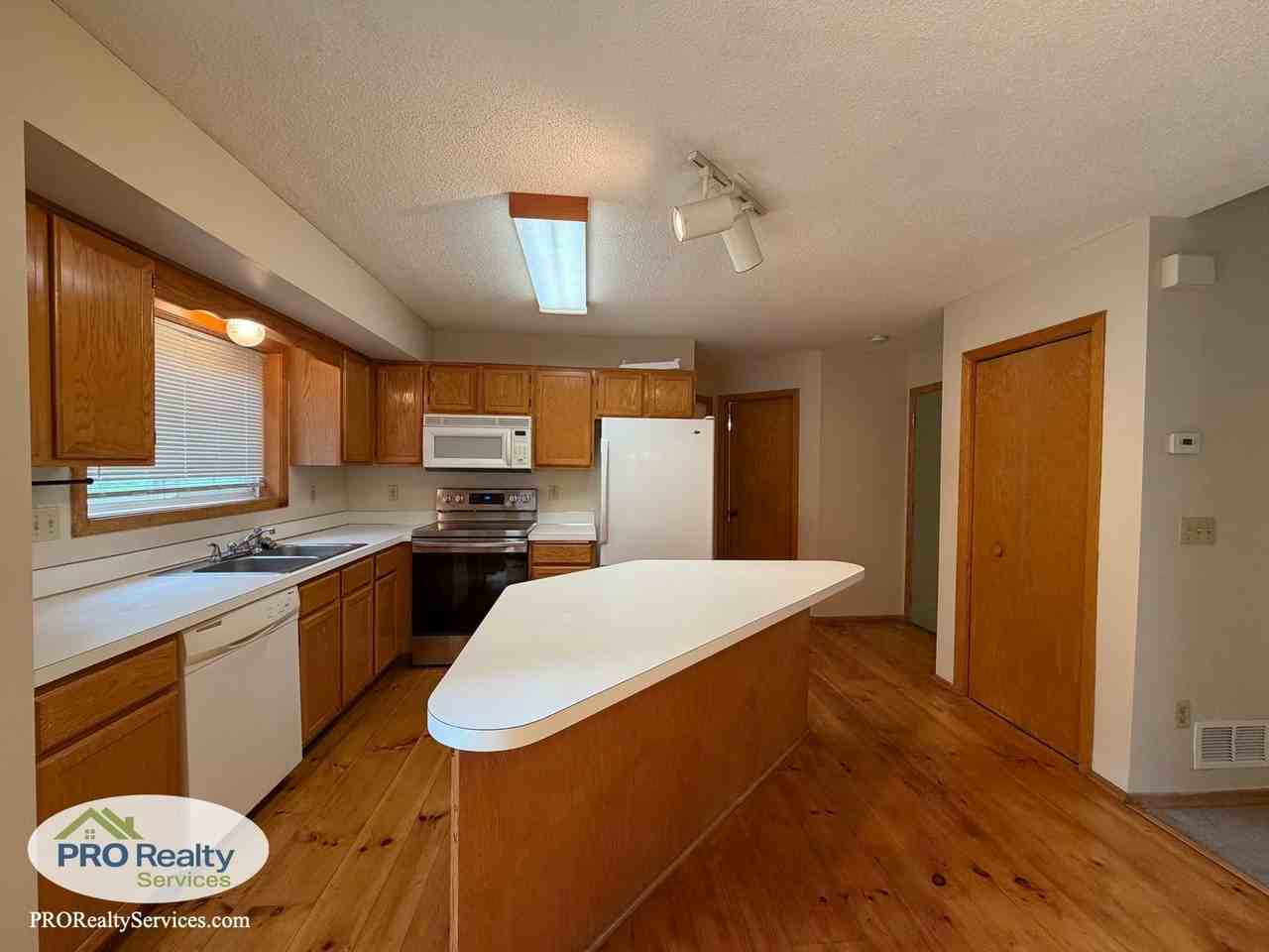 9275 Troon Ct - Photo 4 of 20