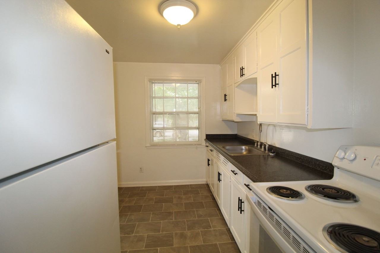 4412 S Parkway Dr - Photo 4 of 6