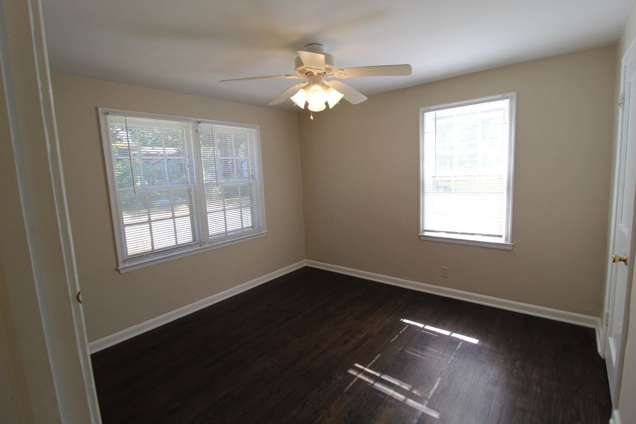 4412 S Parkway Dr - Photo 5 of 6