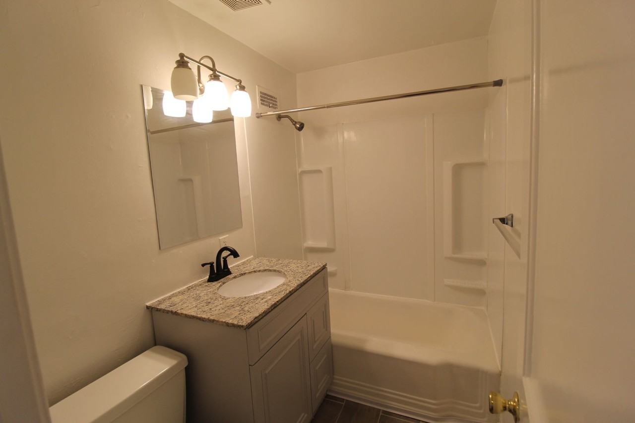 4412 S Parkway Dr - Photo 6 of 6