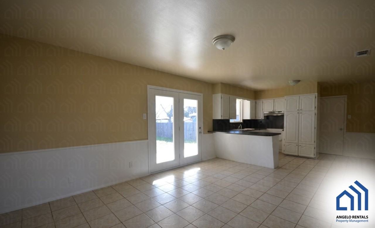 2769 Harvard Ave - Photo 2 of 6