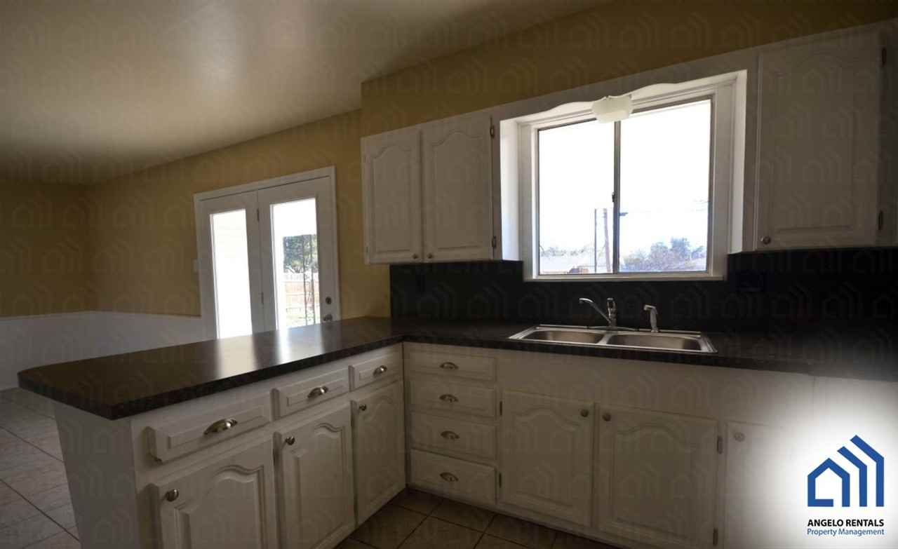 2769 Harvard Ave - Photo 3 of 6