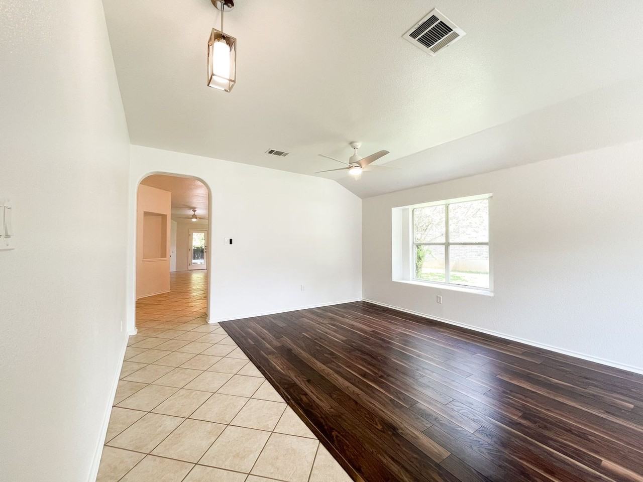 1800 Timberwood Dr - Photo 3 of 33
