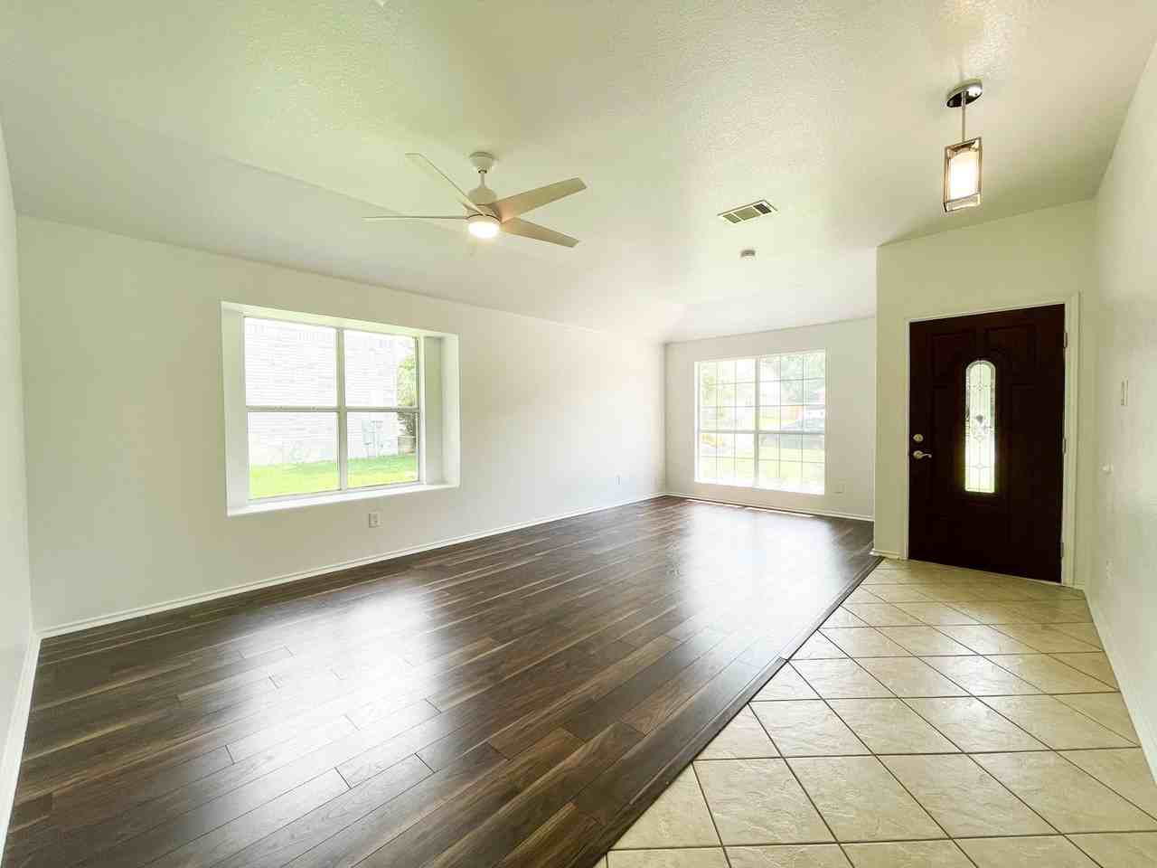 1800 Timberwood Dr - Photo 4 of 33