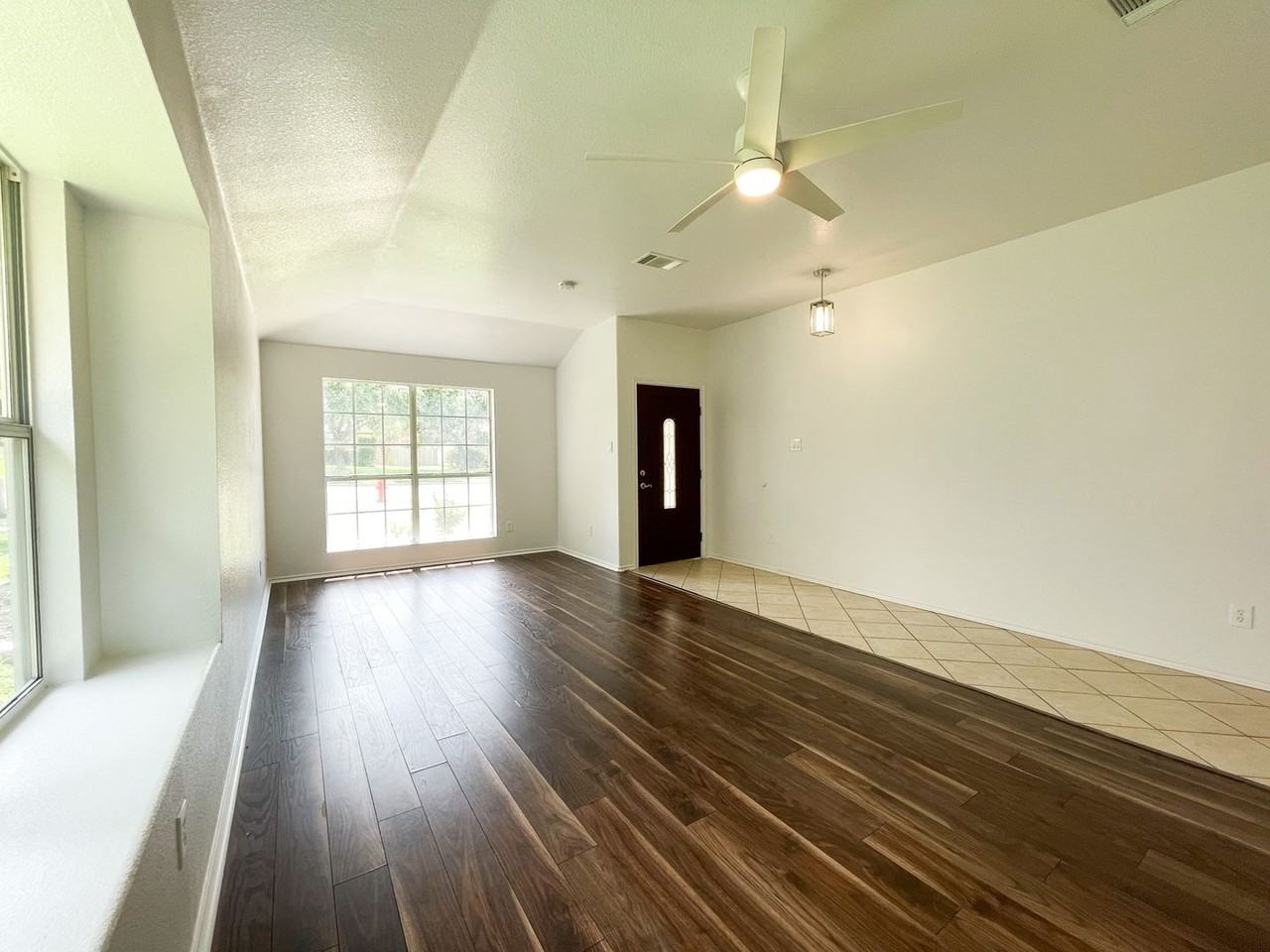 1800 Timberwood Dr - Photo 5 of 33