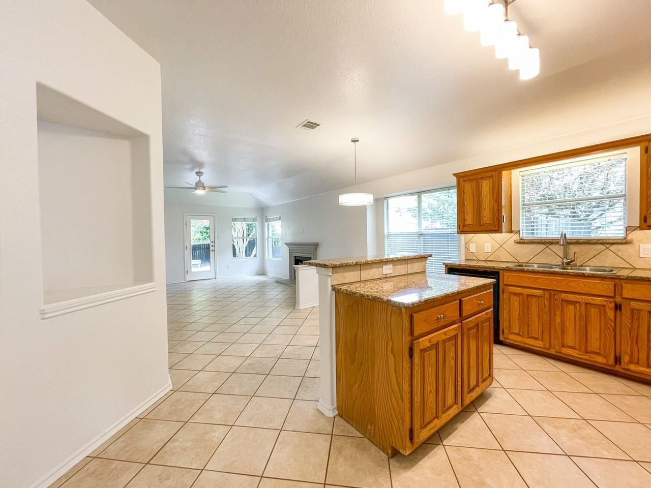 1800 Timberwood Dr - Photo 6 of 33