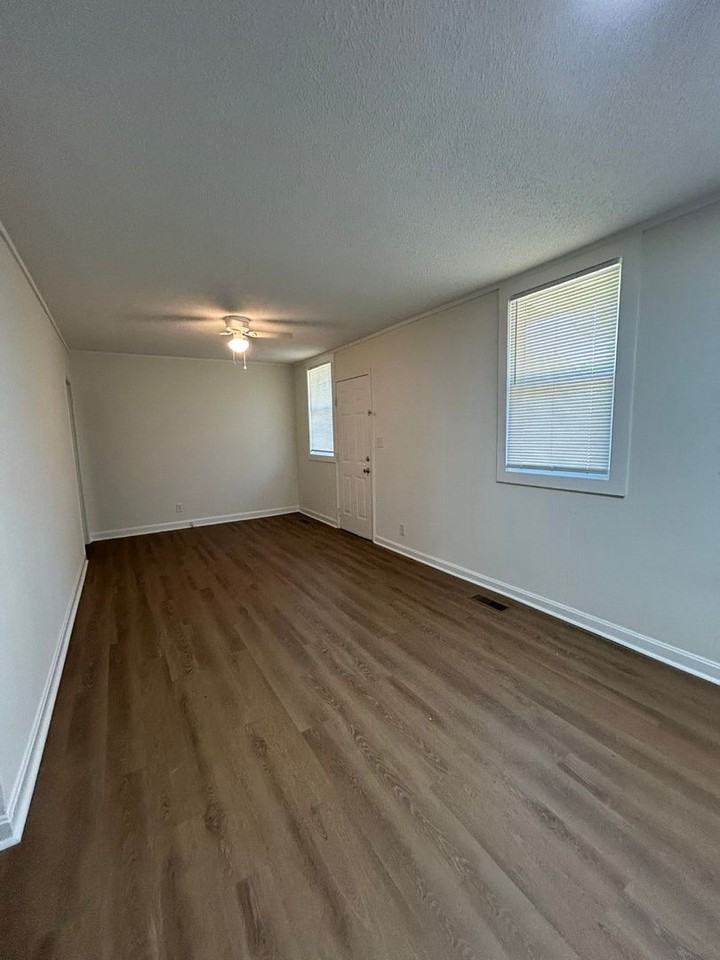 2480 Tindal Rd - Photo 6 of 15