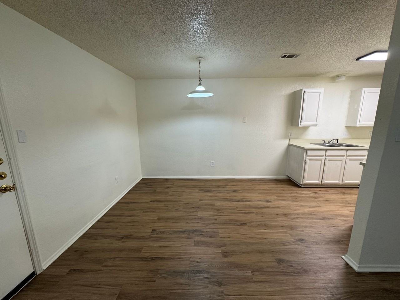 7524 April Ln - Photo 7 of 15