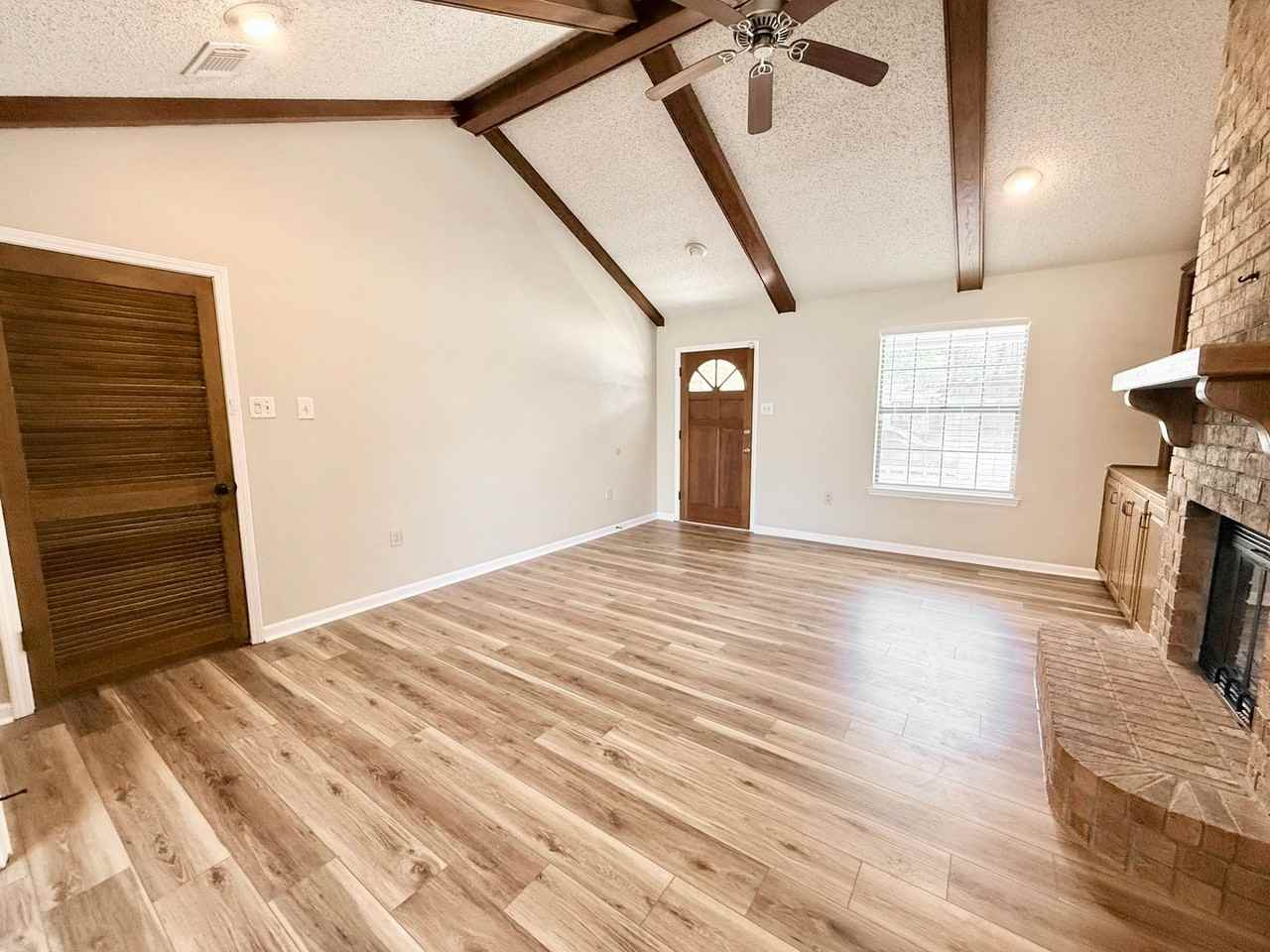 1315 Bullrush Dr - Photo 6 of 30