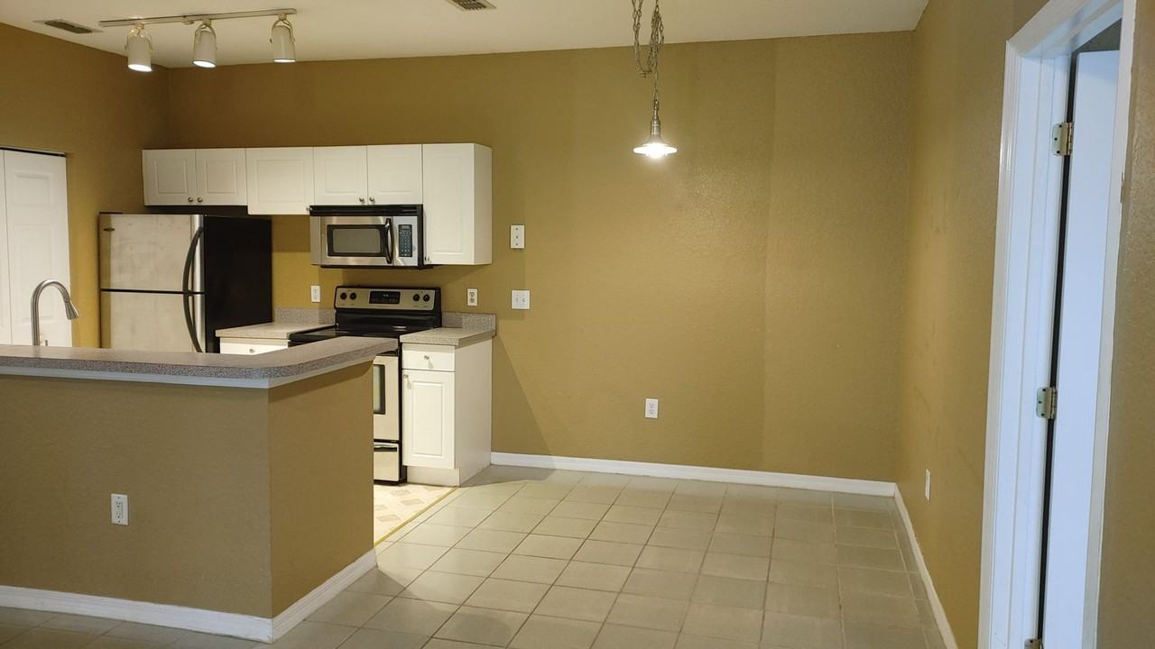 873 Grand Regency Pointe - Photo 2 of 18