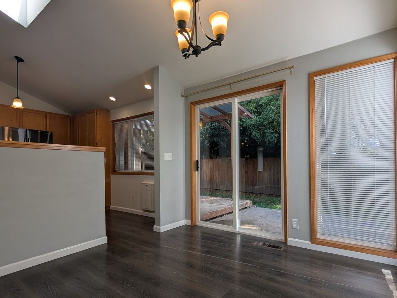 4055 Berrywood Dr - Photo 6 of 24