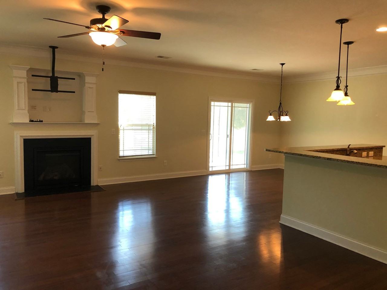 137 Arnold Mill Rd - Photo 4 of 21