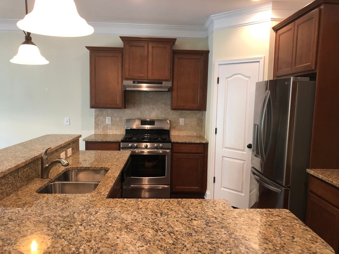 137 Arnold Mill Rd - Photo 6 of 21