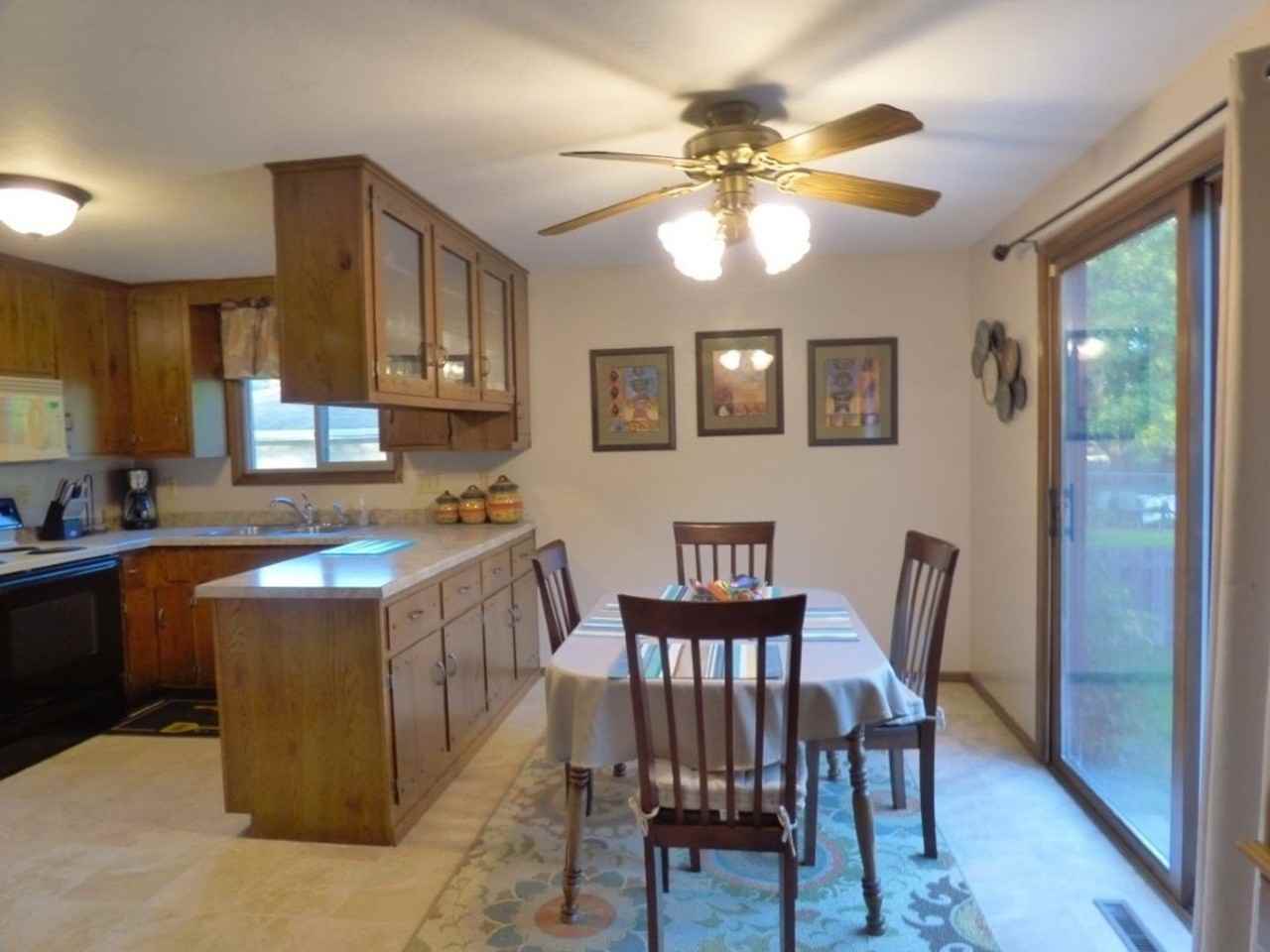 2171 Packerland Dr - Photo 2 of 10