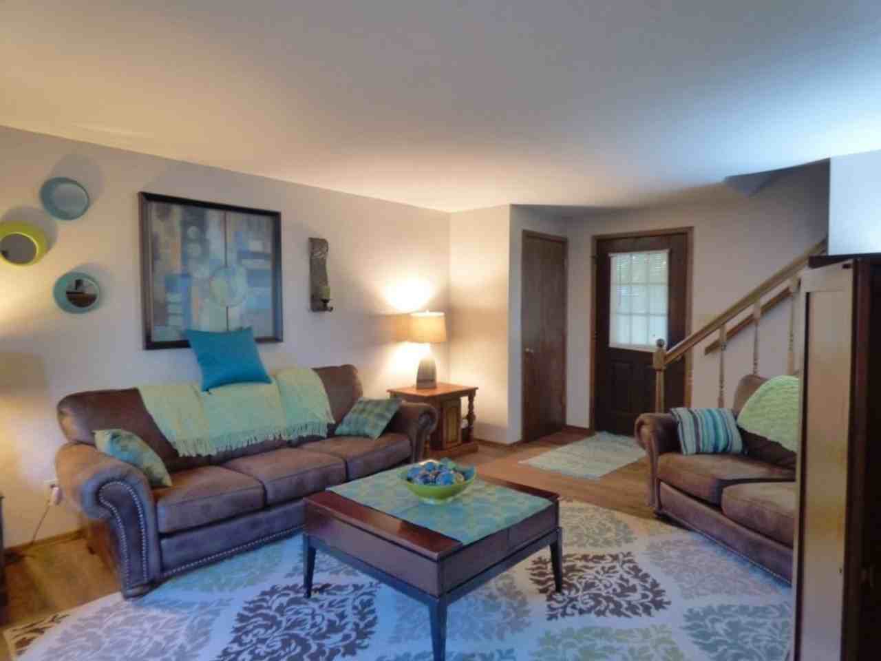 2171 Packerland Dr - Photo 3 of 10