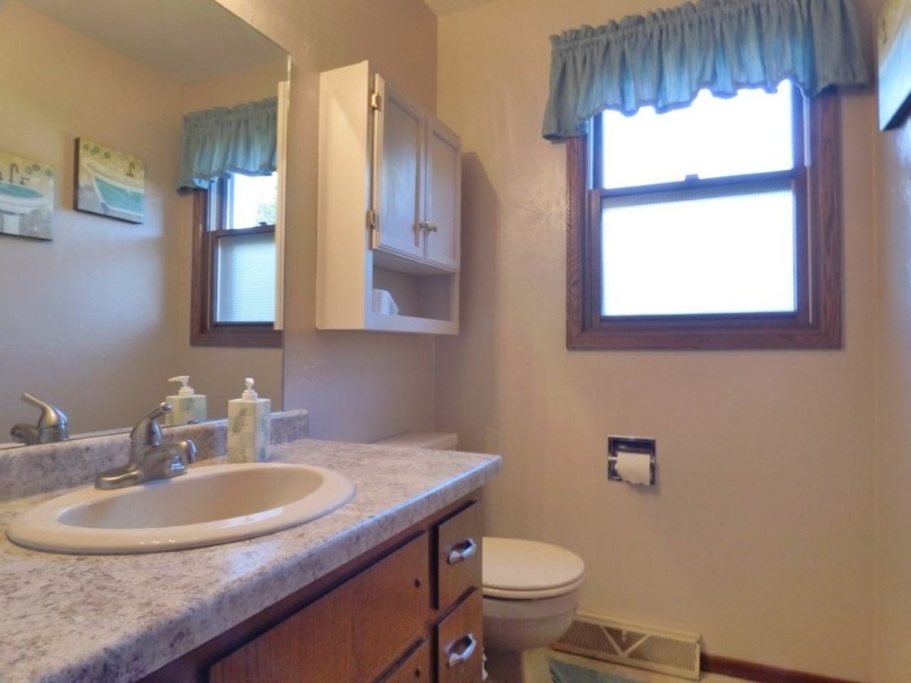 2171 Packerland Dr - Photo 5 of 10