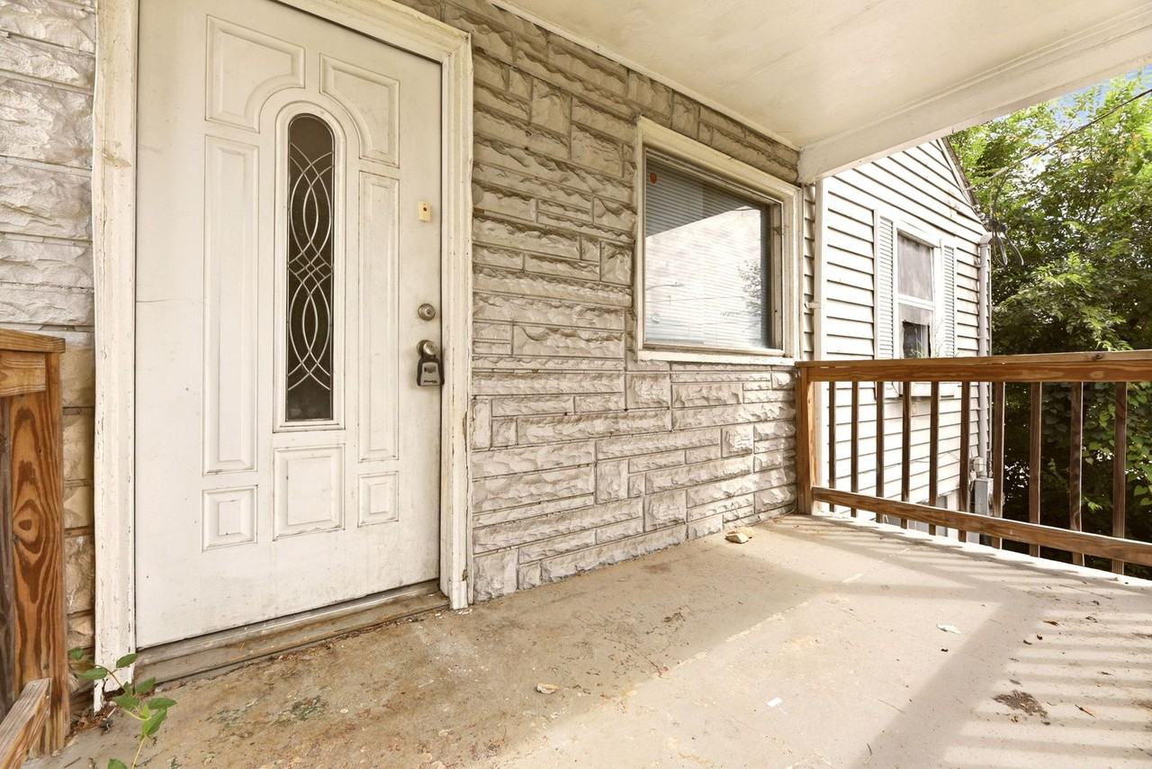 2541 Brown Ave - Photo 2 of 20
