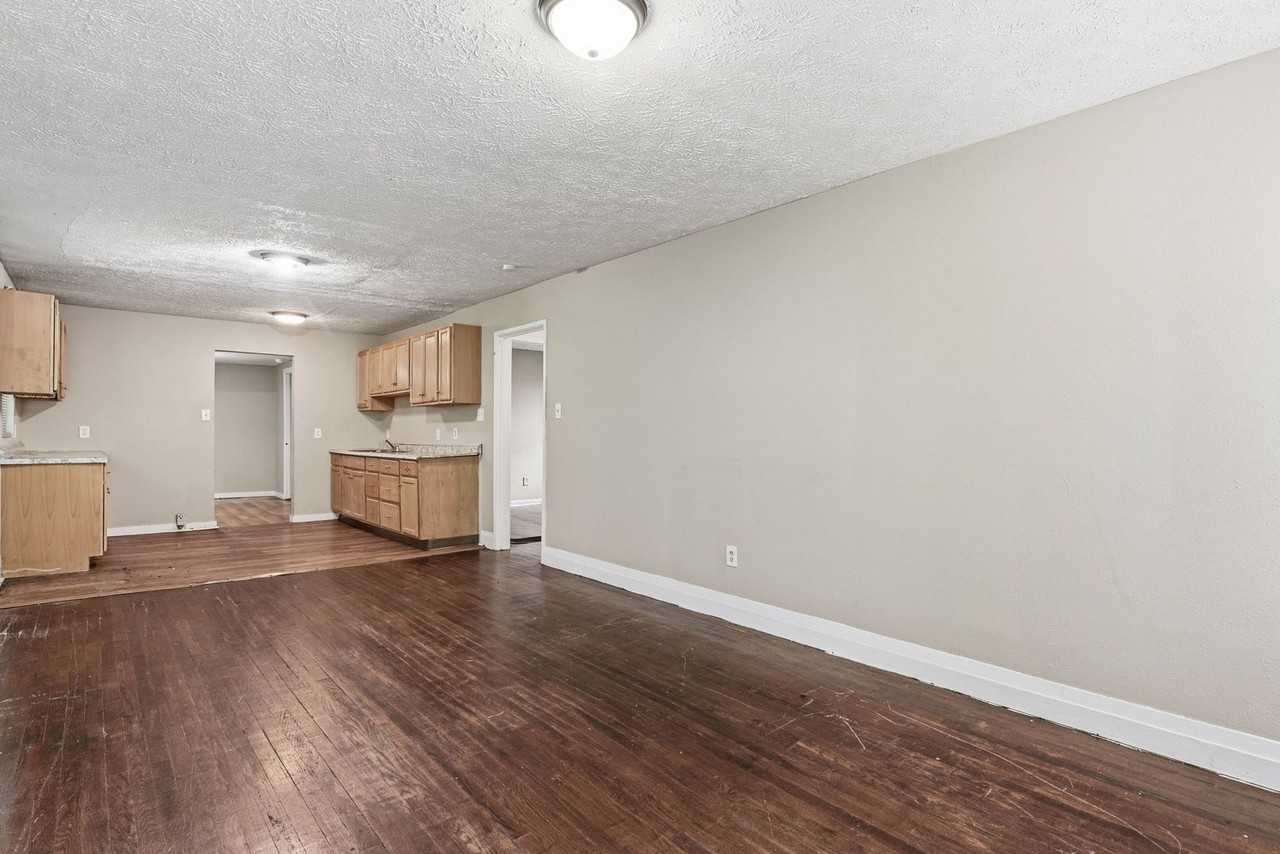 2541 Brown Ave - Photo 3 of 20