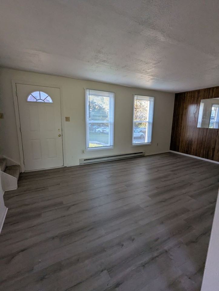 230 Surrey Ct - Photo 5 of 14