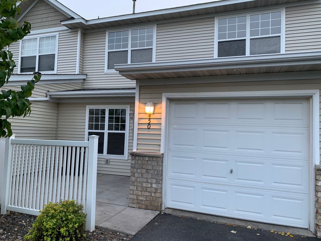 450 Hickory Ln N - Photo 2 of 10