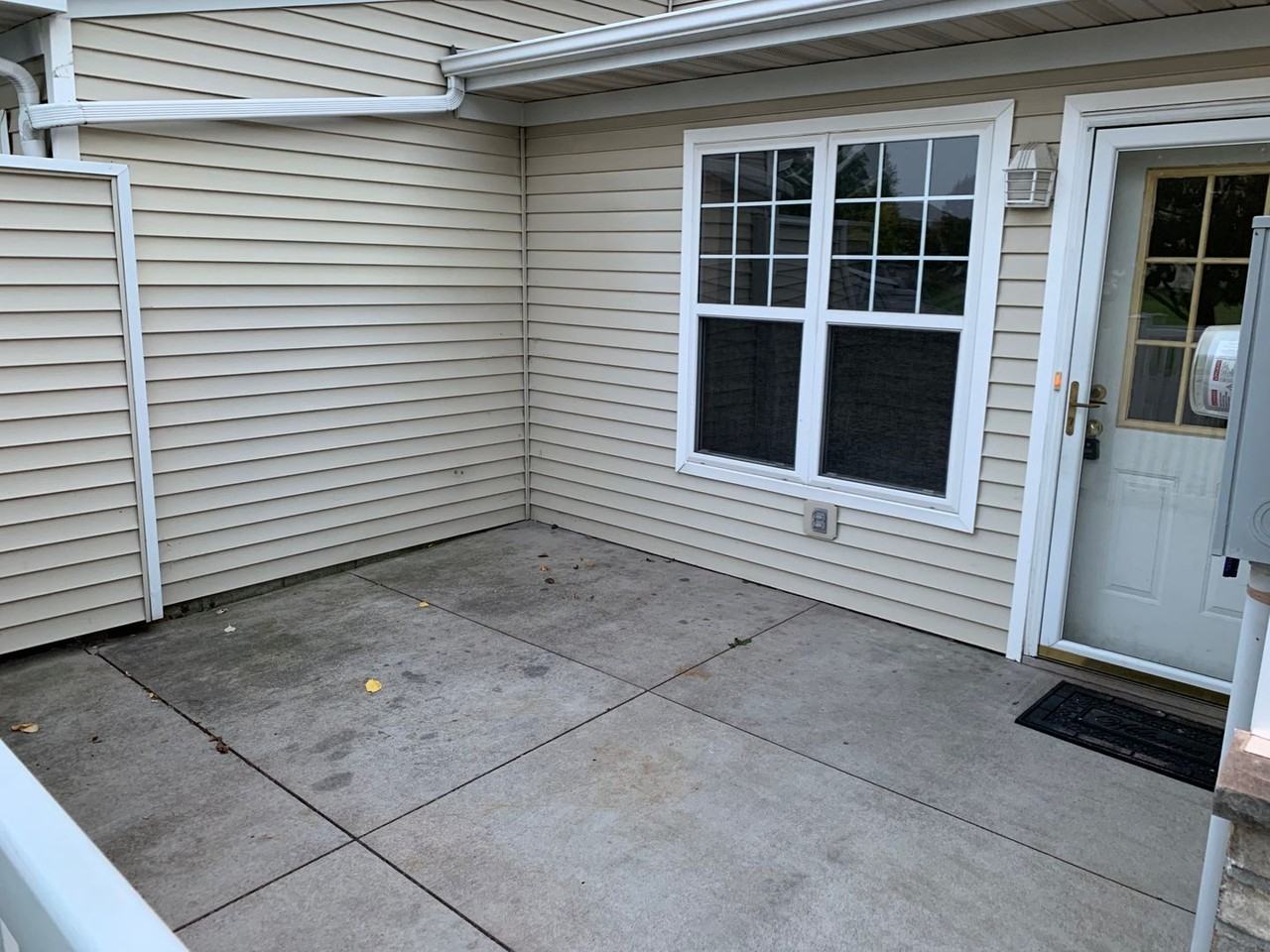 450 Hickory Ln N - Photo 3 of 10