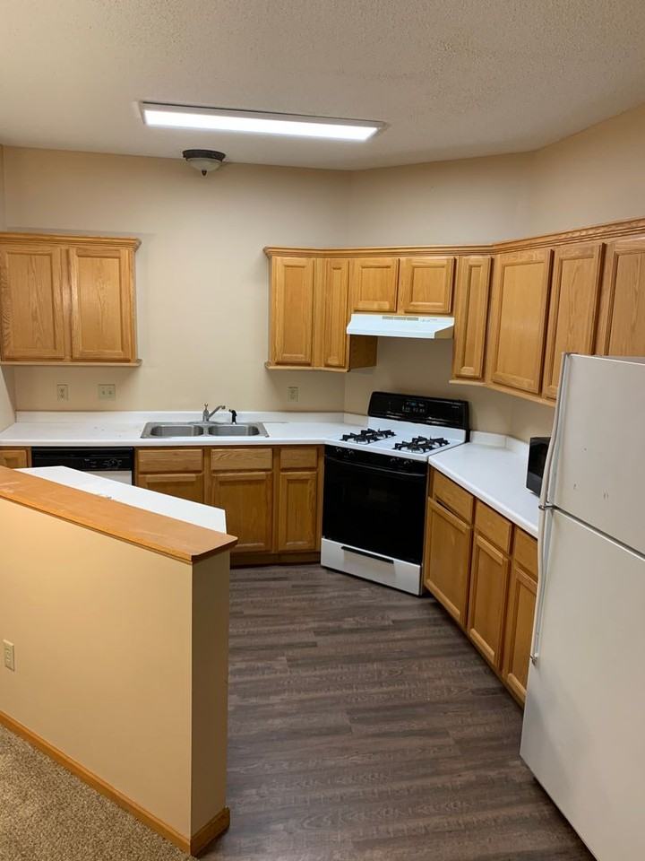 450 Hickory Ln N - Photo 6 of 10
