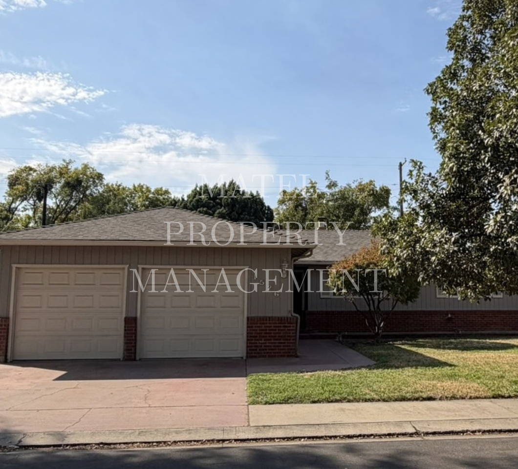 1526 Maplewood Dr - Photo 2 of 16