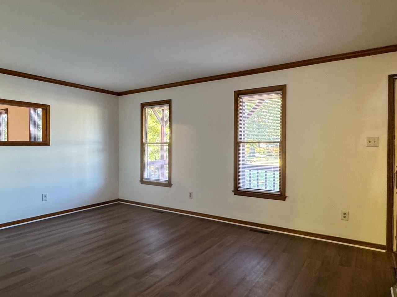 4345 Martinson Ln - Photo 7 of 37