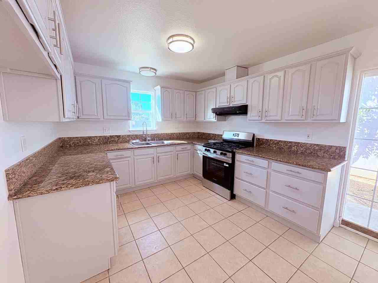 1405 Nogales St - Photo 4 of 13