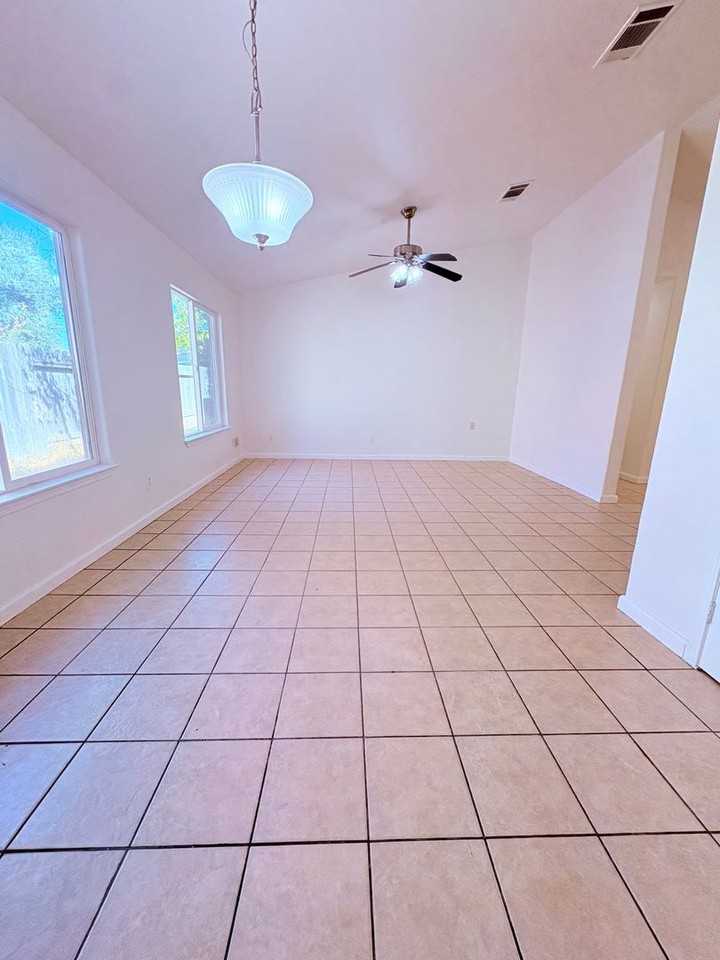 1405 Nogales St - Photo 5 of 13
