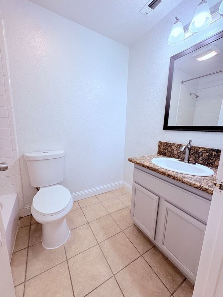 1405 Nogales St - Photo 6 of 13