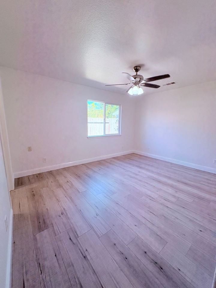 1405 Nogales St - Photo 7 of 13