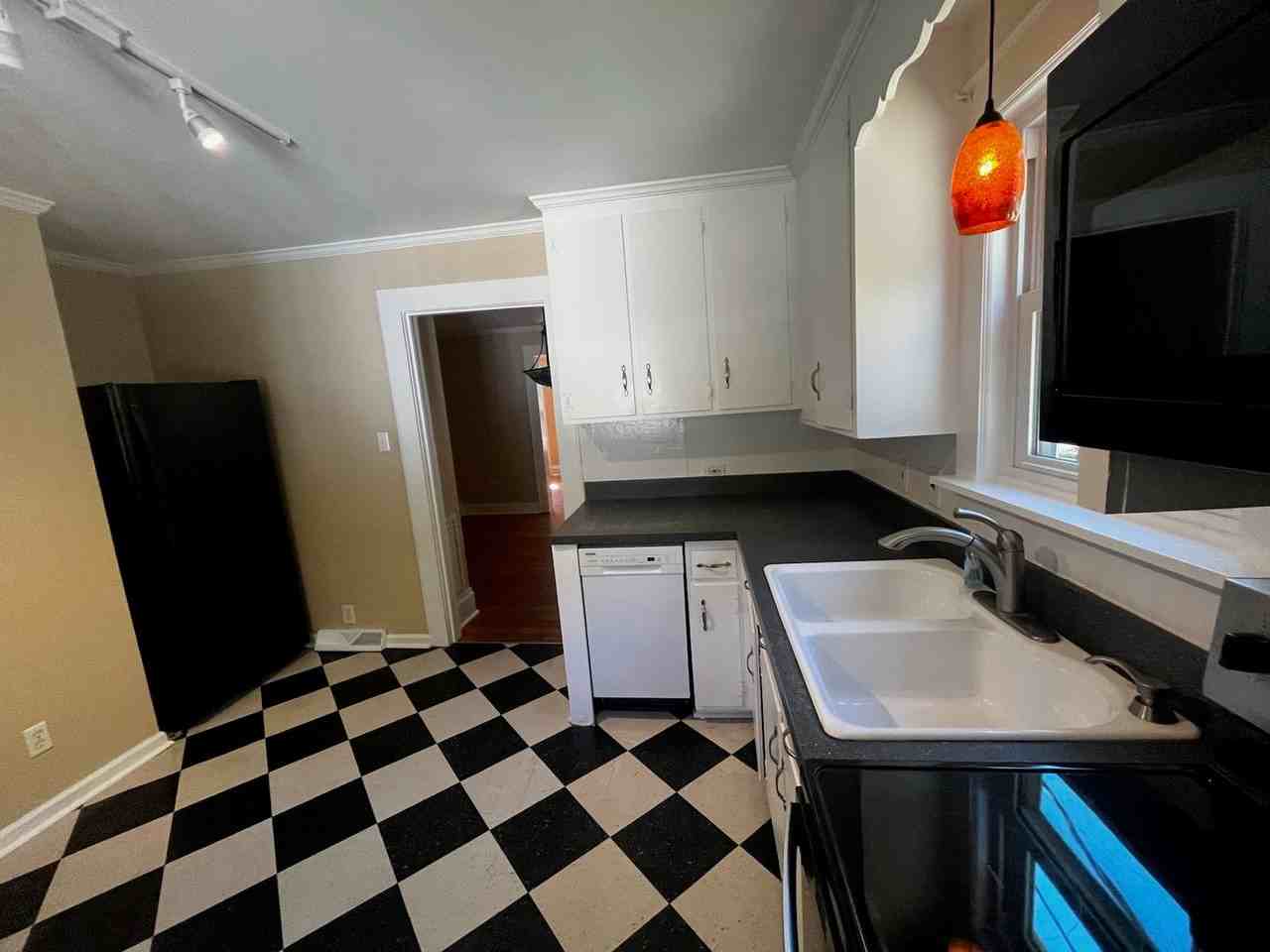 814 W Knox St - Photo 7 of 19